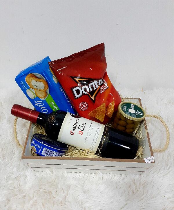 Cesta de Vinho e Aperitivos Cesta de Vinho e Aperitivos